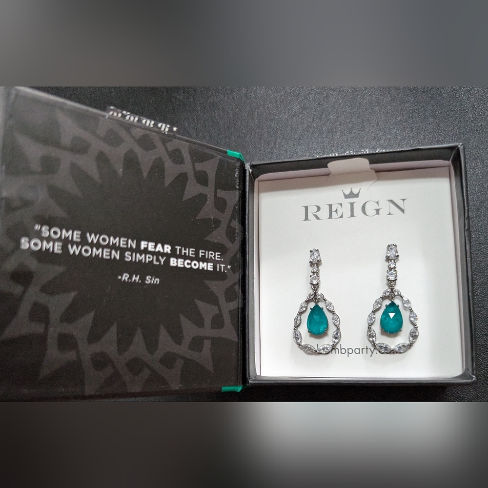 Reign Villians - Hematite and Green Drop Earrings - RBP7641